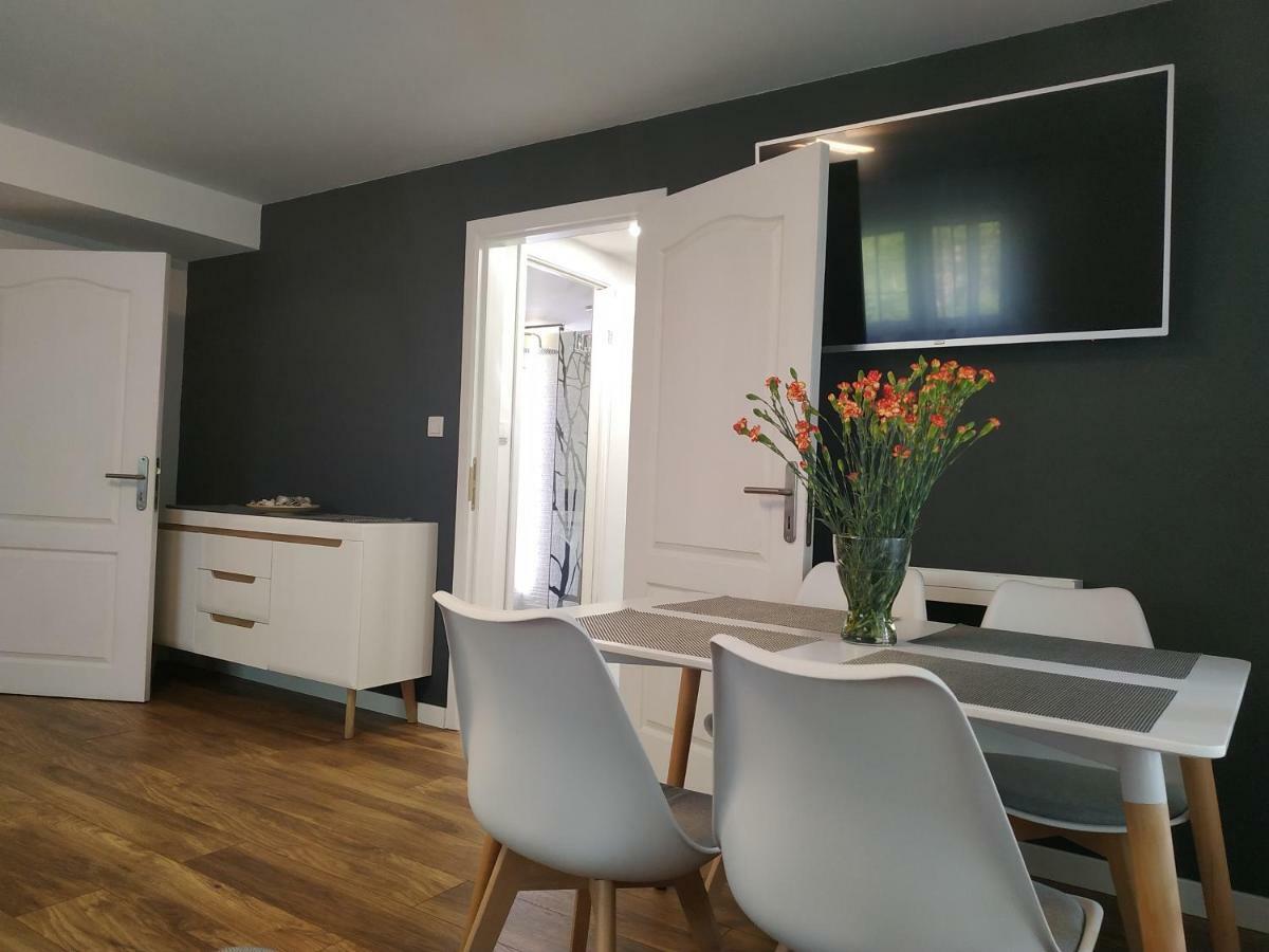 Villa Lupus - Apartament Z Prywatna Sauna 斯克拉斯卡波伦巴 外观 照片